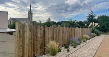 cloture-en-bois-pour-jardin.jpg