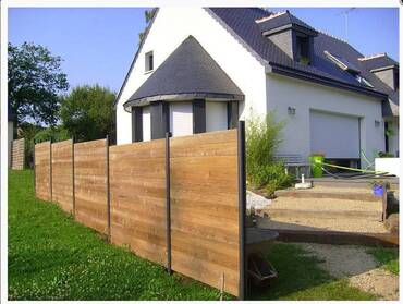 cloture-jardin-lames-bois-et-poteau-allu.jpg