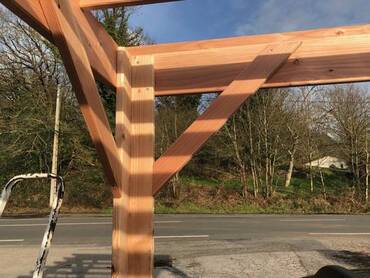 detail-assemblage-pergolas-bois-douglas-jardin.jpg