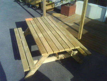 table pique-nique-en-pin-autoclave-classe-4-direct-usine.jpg