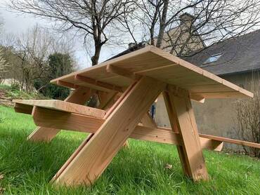table-pique-nique-en-bois-douglas–vu-du-dessous.jpg