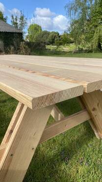 table-pique-nique-en-bois-massif-epaisseur-32-mm.jpg