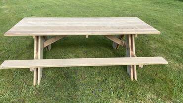 table-pique-nique-en-bois-massif-epaisseur-vu-de-face.jpg